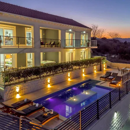 Luxury Authentic Experience At Marta 룸바르다