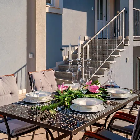 Luxury Authentic Experience At Marta 룸바르다