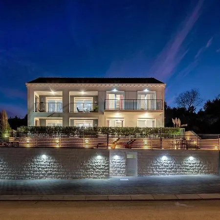 Luxury Authentic Experience At Marta * Lumbarda