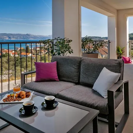 Villa Luxury Authentic Experience At Marta Lumbarda