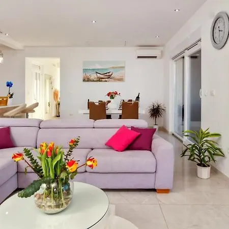 Luxury Authentic Experience At Marta Lumbarda
